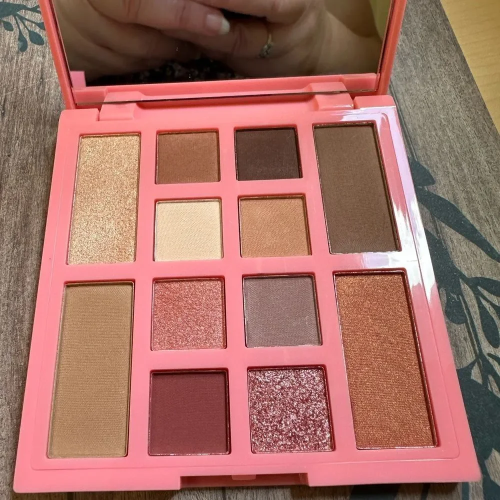 Ciate London Everyday Vacay Eye & Face Eyeshadow Palette‎ 10g .35 oz 12 Shades